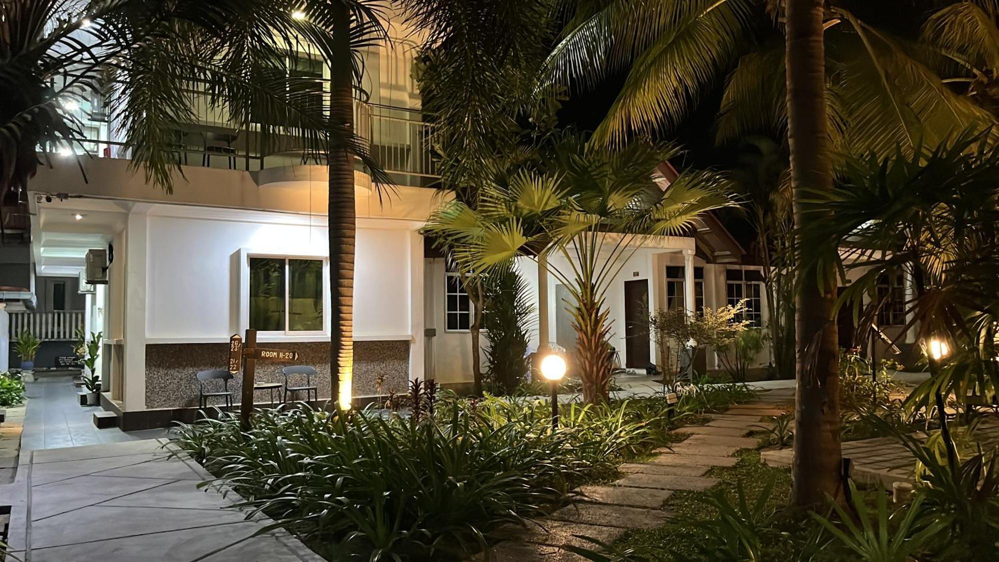White Lodge Pantai Cenang  Kültér fotó